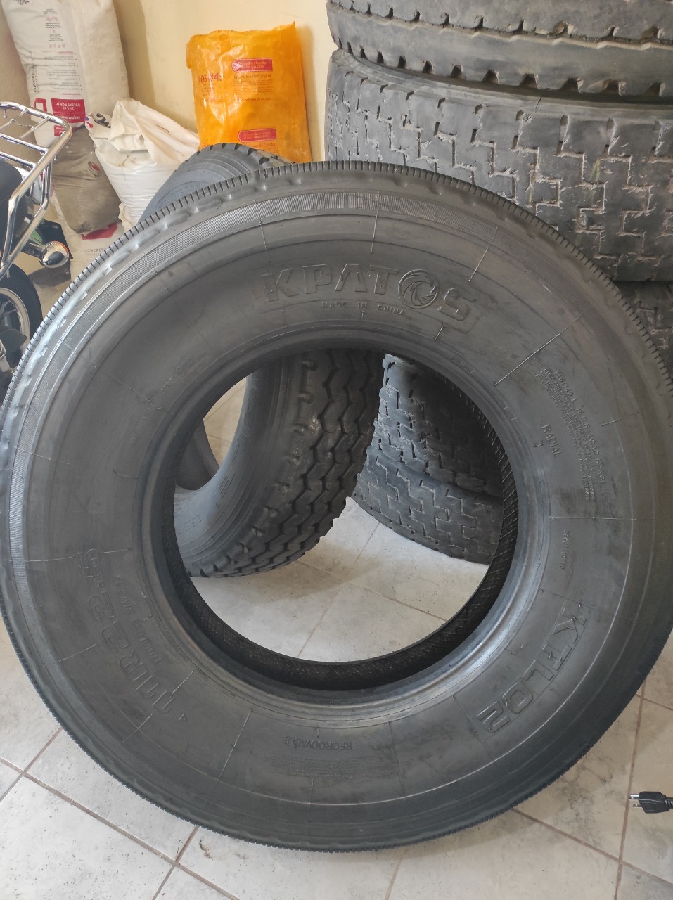 LLANTAS Q900.00