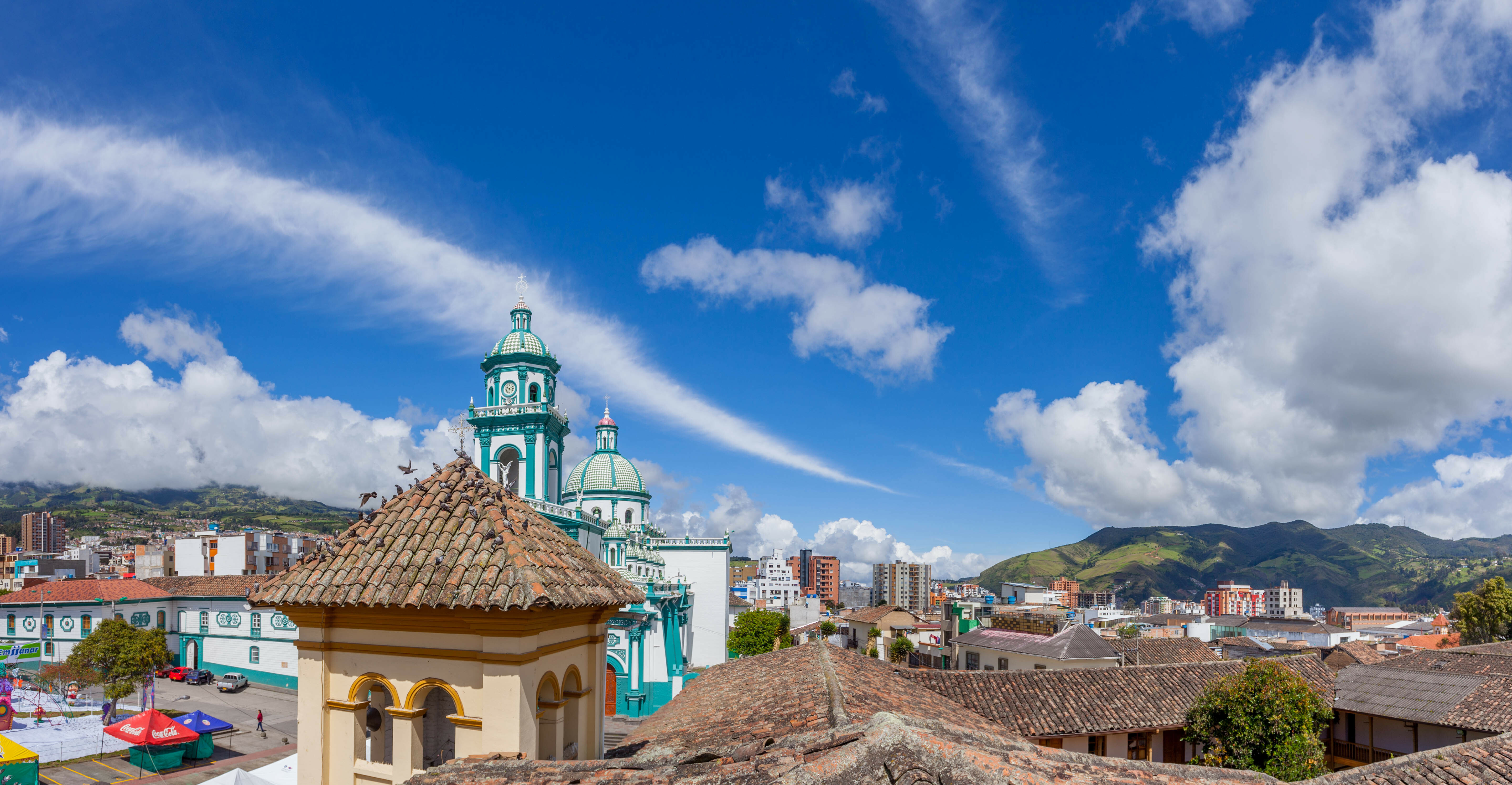 Vista desde nuestra terraza desde donde se aprecia la histórica cúpula de la iglesia de San Felipe,  arquitectura colonial en tapias y techos en teja de barro