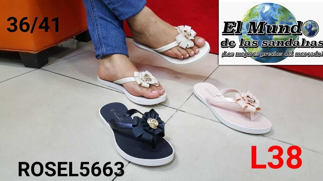 Sandalias con forma de pez. Curiosite