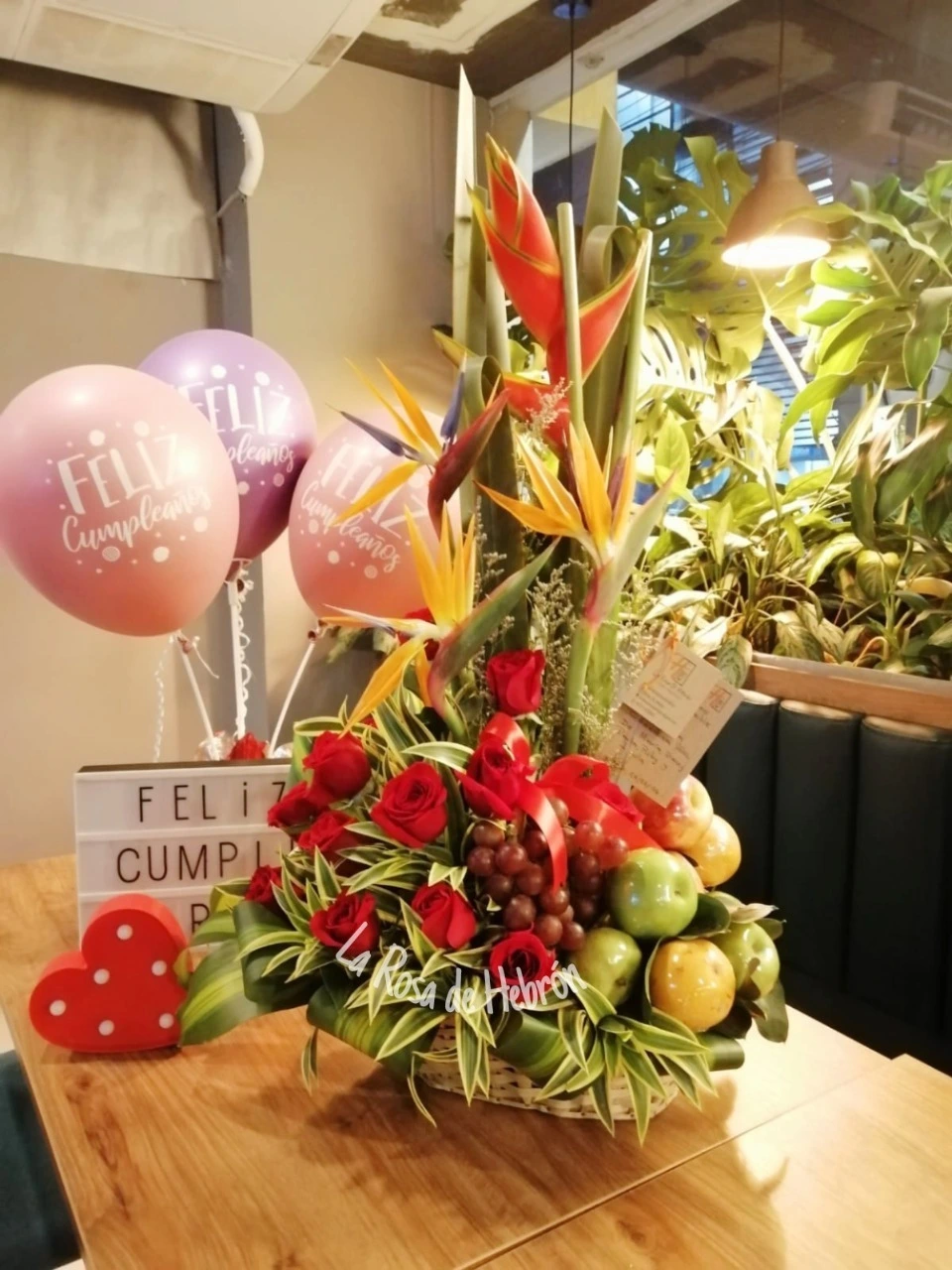 Ramo de Rosas y Frutas en Cali | Floristeria Sur de Cali | +573116226943, image size:960x1280